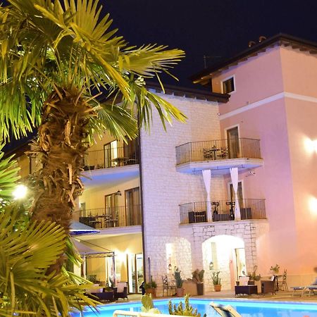 Residenza Le Due Torri Aparthotel Ρίβα ντελ Γκάρντα Εξωτερικό φωτογραφία