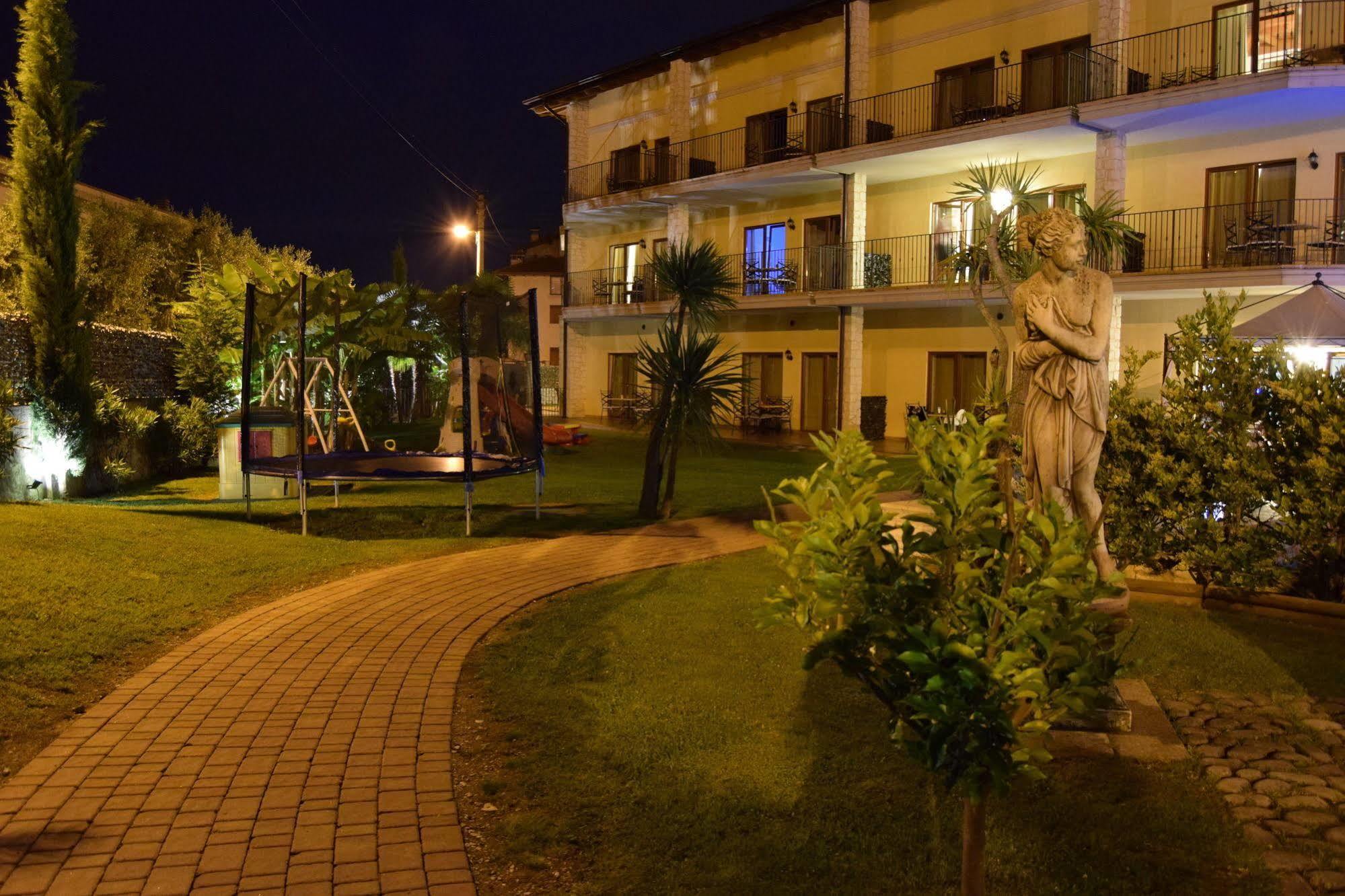 Residenza Le Due Torri Aparthotel Ρίβα ντελ Γκάρντα Εξωτερικό φωτογραφία